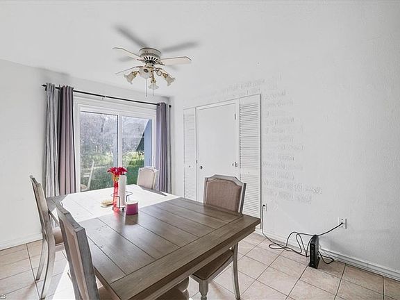 5th image of 4077 S Edgewater CIR