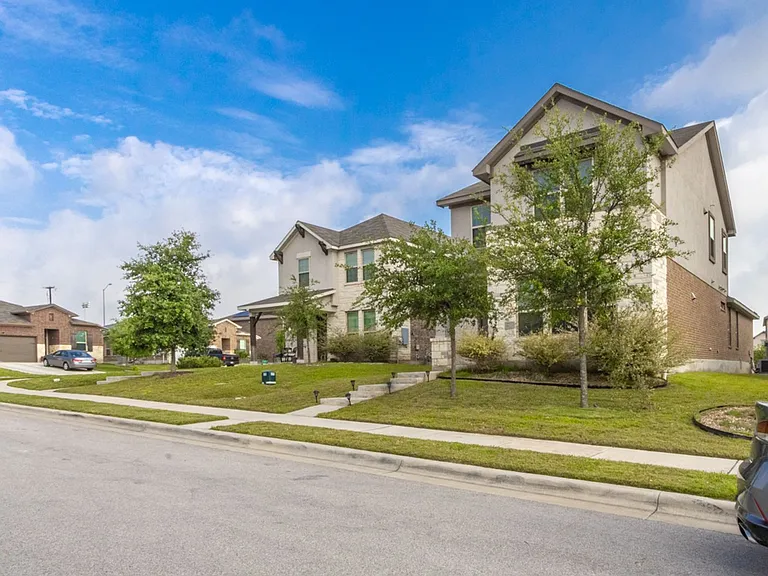 2033 Hat Bender Loop — Photo 2