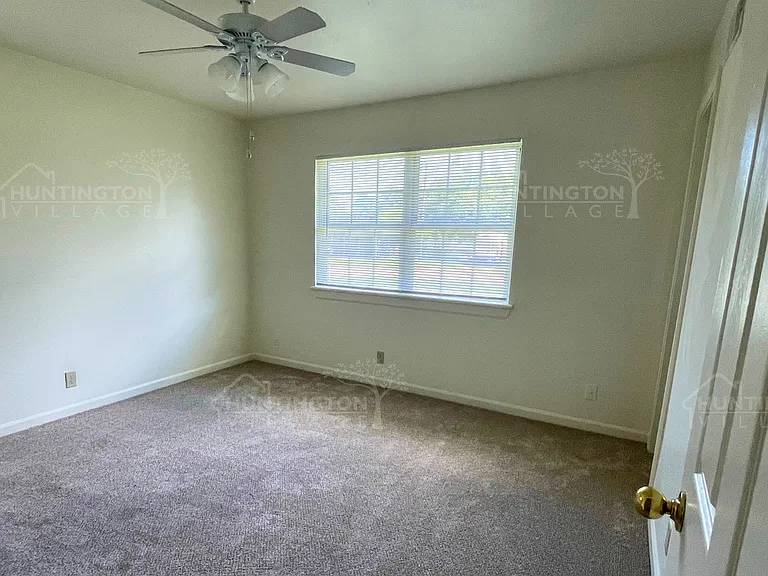 702 McClellan St — Photo 2