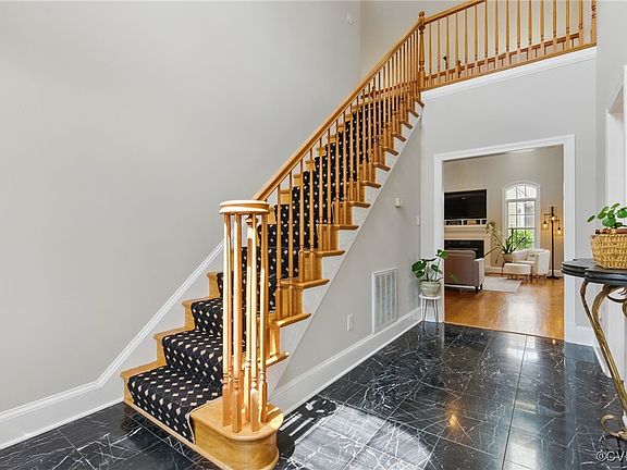 2nd image of 9446 Crescent View Dr