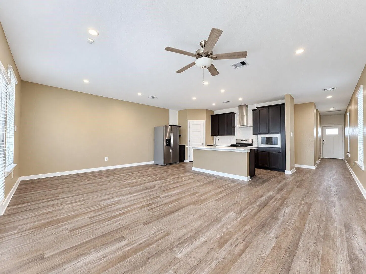 3 bed, 2.5 bath, 2115 sqft, $2,400 — Photo 2