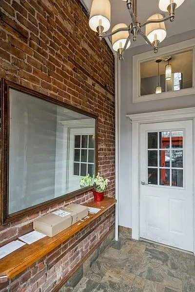 2 bed, 1.0 bath, $3,200 — Photo 2