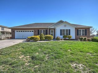 3935 Glen Alpine Dr, Kingsport, TN 37660