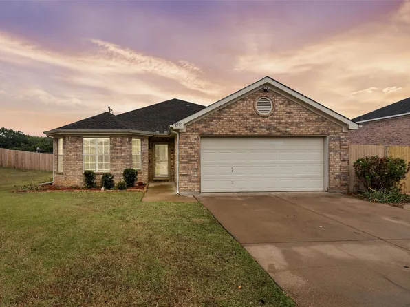 2917 Meandering Way, Granbury, TX 76049