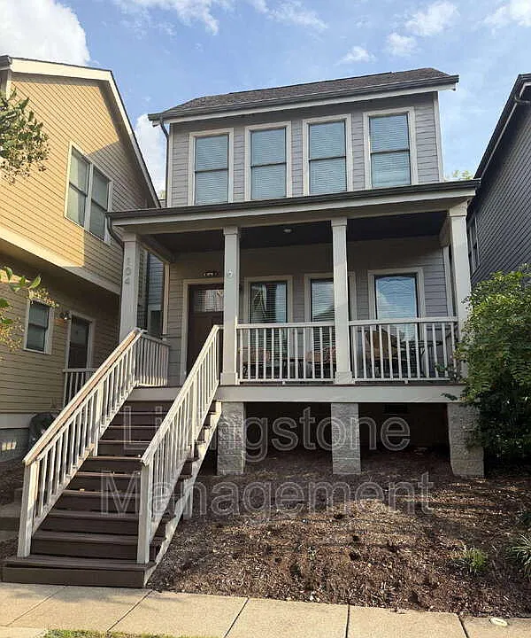 413 Van Buren St #104