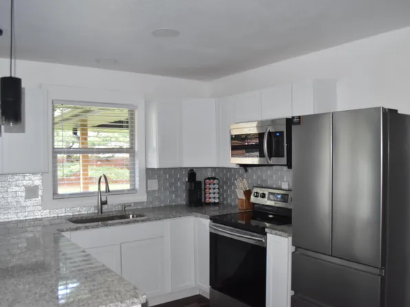 3530 S Kings Avenue, Springfield, MO 65807