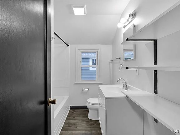 4th image of 240 Callodine Ave #2