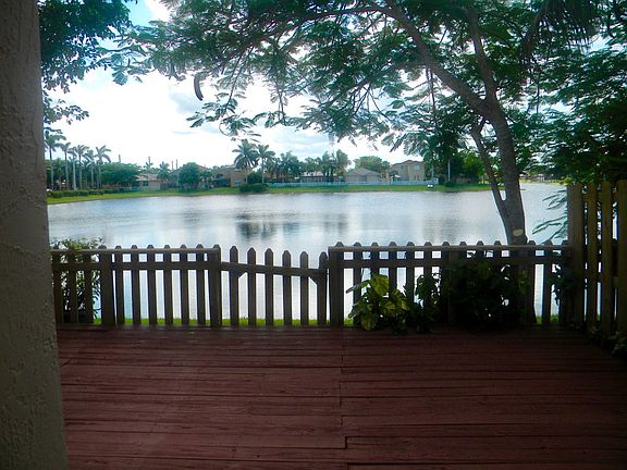 Deck was just completely redone in concrete. New picture com