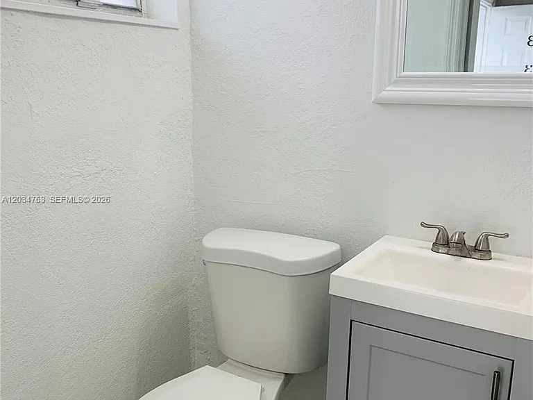 1265 SW 6th St #13 — Photo 6