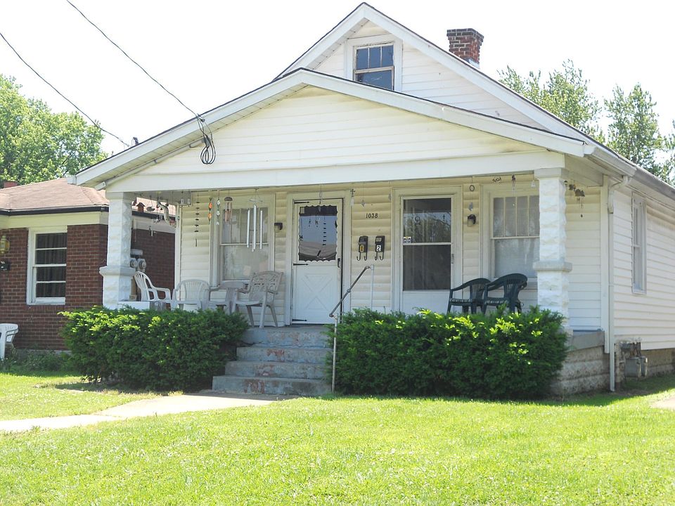 One bedroom duplex with central air and water paid by owner.