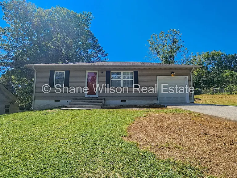 1005 Mountain View Dr — Photo 1