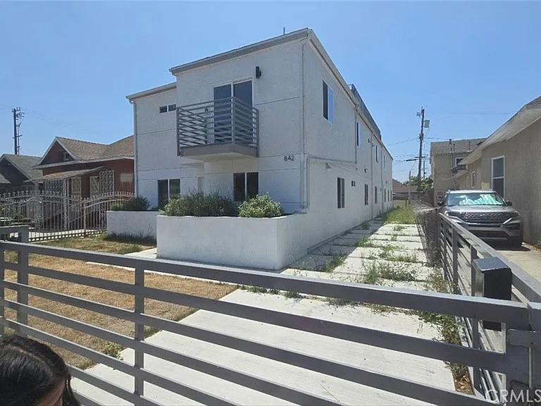 837 E 33rd 1/2 Los #1/2 — Photo 10
