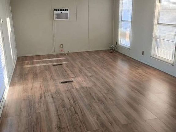 3rd image of 815 Tomah Ave Space 12