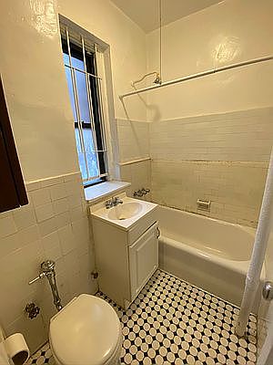 5th image of 252 Wadsworth Ave #4