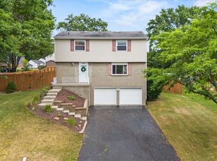 408 Leatherbark Rd, Cranberry Township, PA 16066