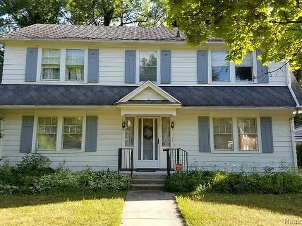 1144 Woodside Dr, Flint, MI 48503