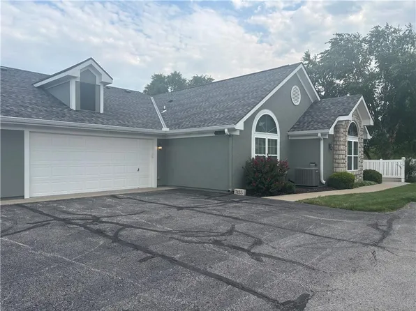 7135 Meadowsweet Ln, Shawnee, KS 66227