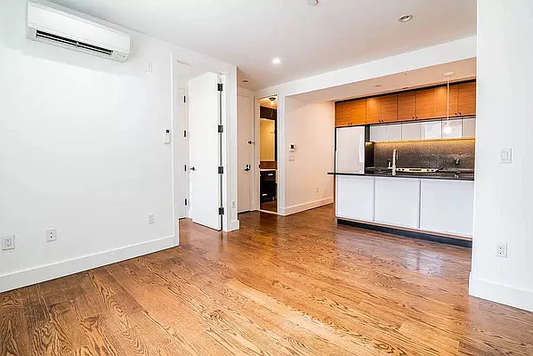 Rented by EXR | media 10