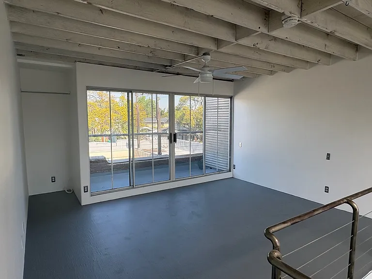 Daisy Studios/Lofts — Photo 21