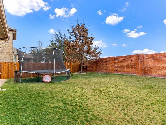 4th image of 3913 Gregory Dr