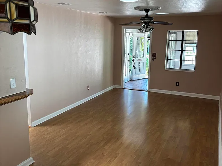 1343 Rensselaer Ave — Photo 30