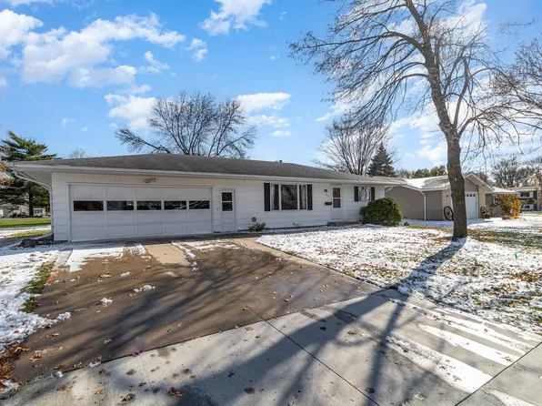 805 Hillcrest Dr, Montgomery, MN 56069
