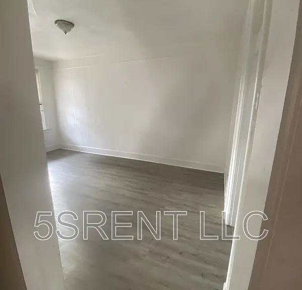 1048 Marshall Ave #5 — Photo 4