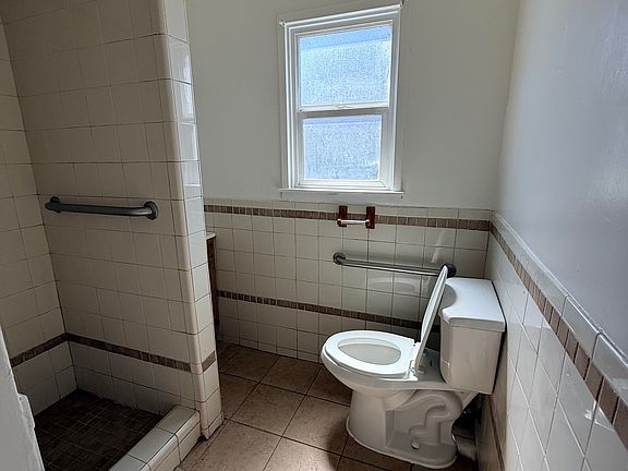 3rd image of 801 Robertson Blvd