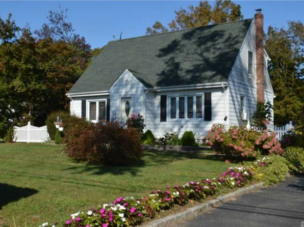 29 Gates Ave, Brentwood, NY 11717