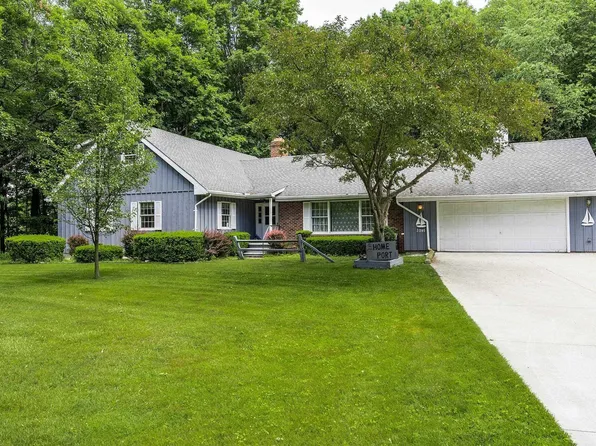 3285 Yorkshire Dr, Port Huron, MI 48060
