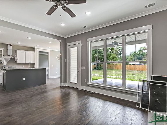 4th image of 126 Camelia Avenue