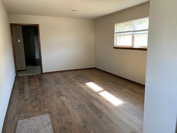 2nd image of 1204 N Willow Dr #B