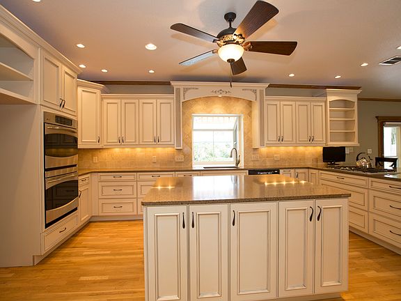 75K Kitchen designed by Kitchen Ideas