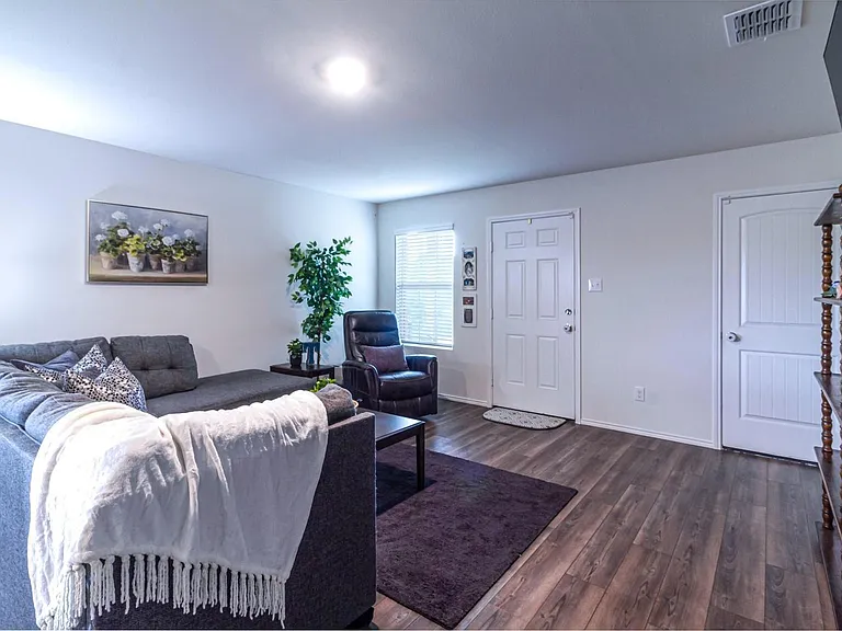 2725 Blackbuck Ct — Photo 4