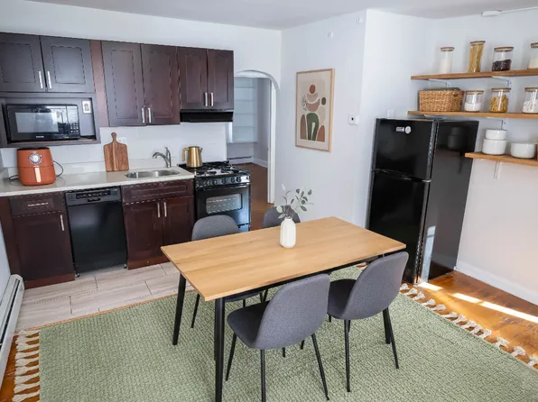 4038 Locust St APT 3, Philadelphia, PA 19104