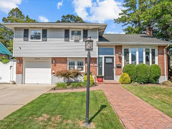 2693 Martin Avenue, Bellmore, NY 11710