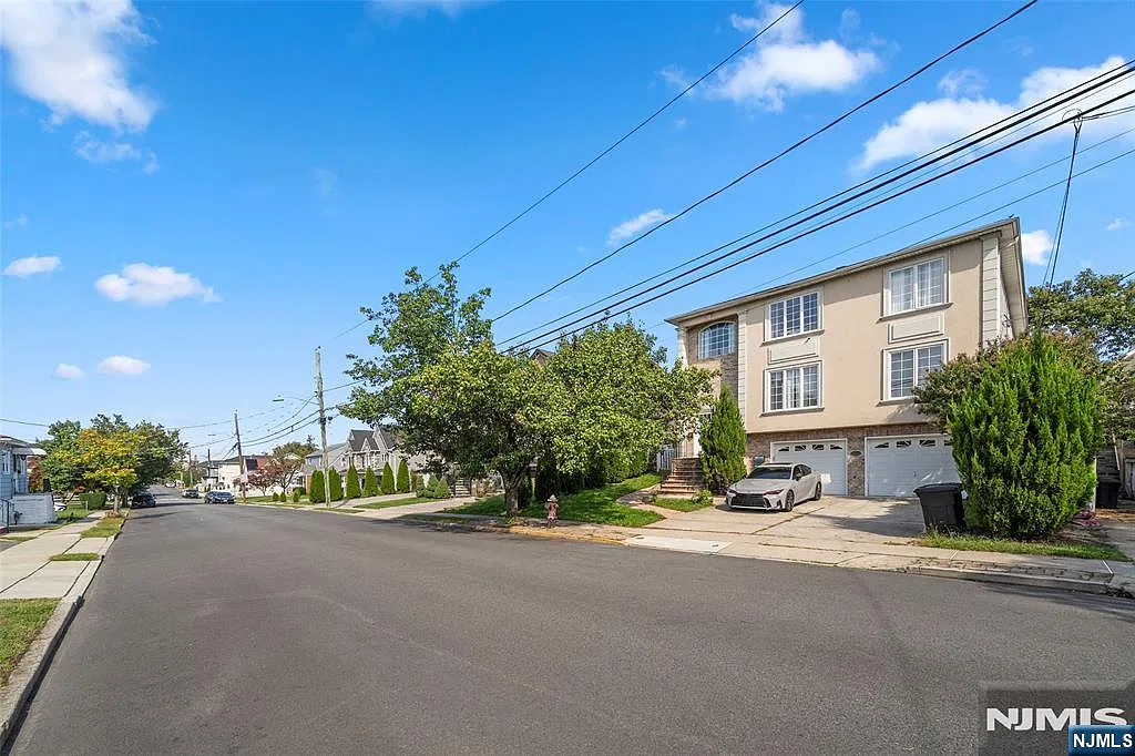 3 bed, 2.0 bath, $3,800 — Photo 2