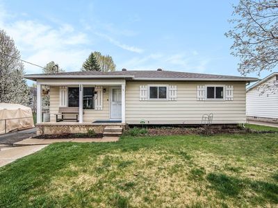 208 Bloomingdale St, Fenton, MI, 48430