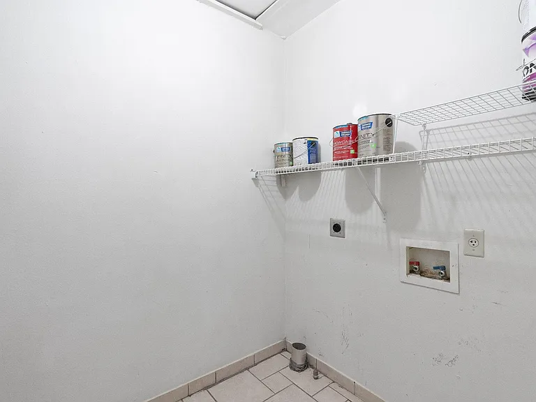 1304 Delano St #A — Photo 12