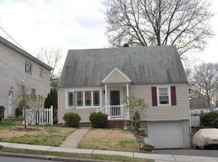 50 Raymond St, Hasbrouck Heights, NJ 07604