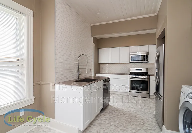 335 Washington St SE — Photo 19