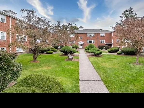222 School St, Walpole, MA