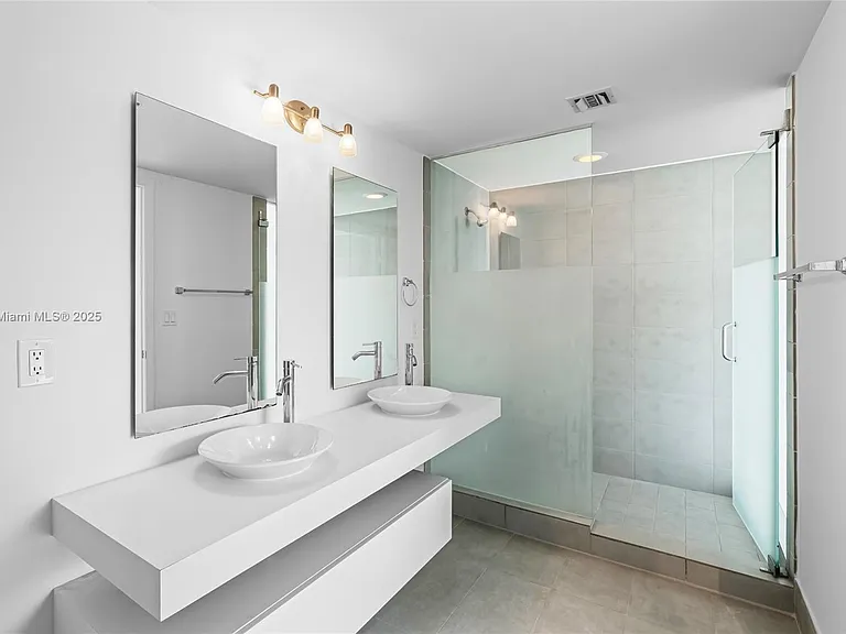 92 SW 3rd St #1 — Photo 20