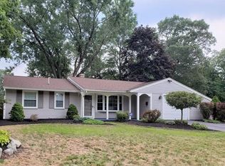 11 Twin Oaks Dr, Brockton, MA 02302