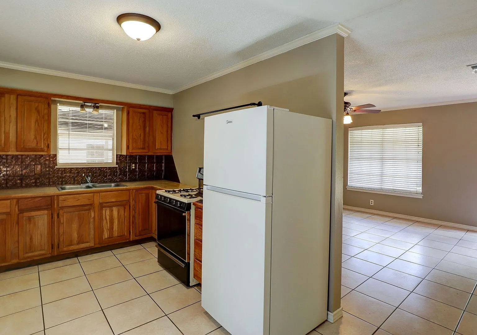 2 Bedroom 1 Bathroom House For Rent — Photo 4