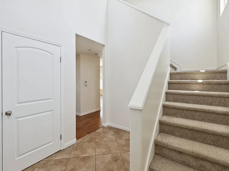 526 Houston Dr — Photo 12