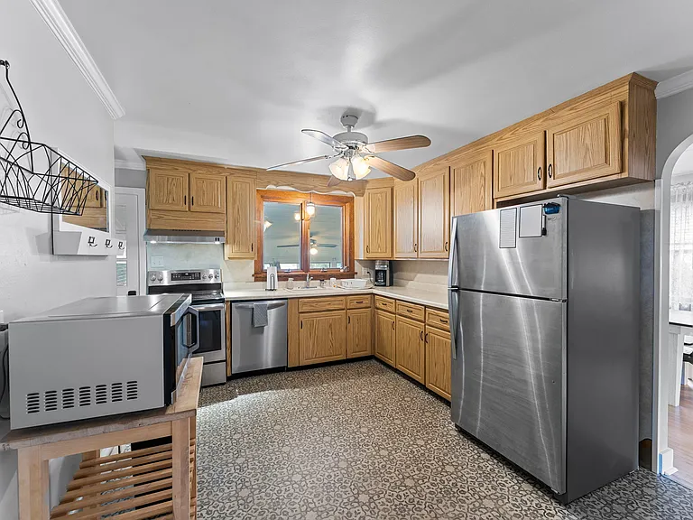 14 W Broad St — Photo 8