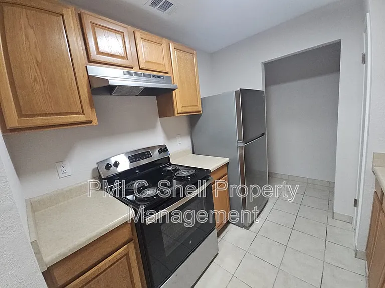 3409 Green Briar Cir #2 — Photo 21