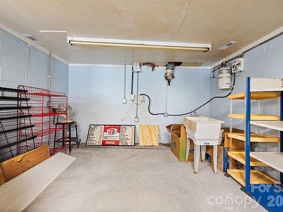5th image of 4178 Edgeland Rd