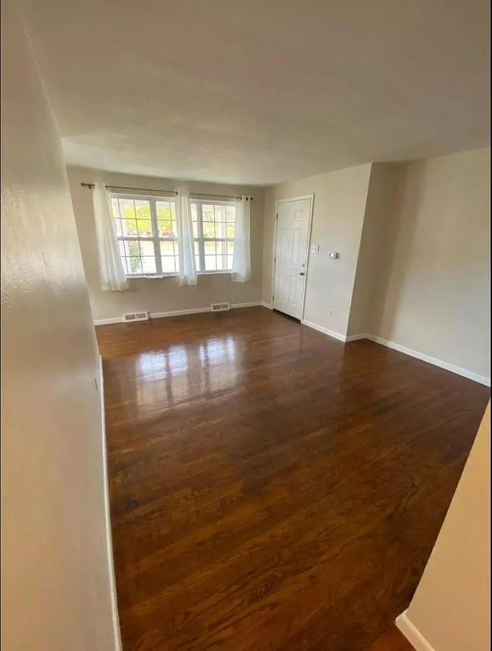 3412 Woodman Dr — Photo 2